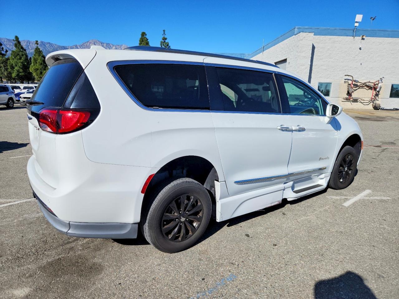 2018 Chrysler Pacifica Touring l