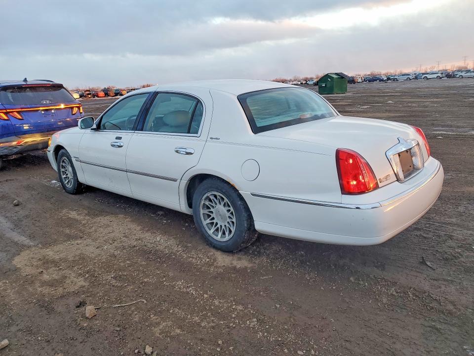 2001 Lincoln Town car Signature