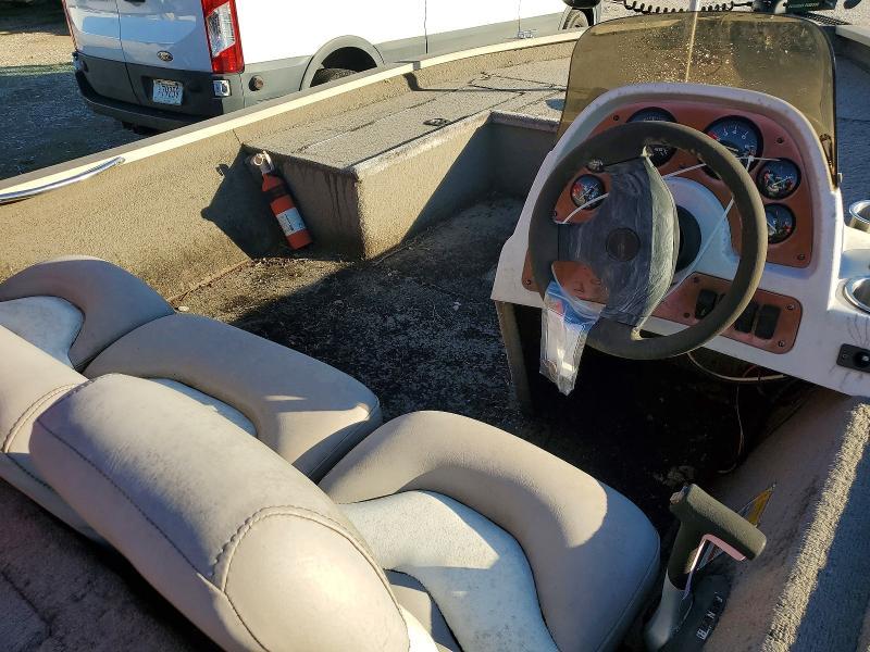 1999 Tracker Boat