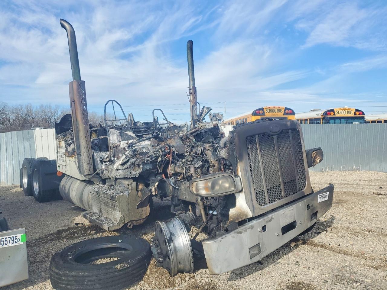 2020 Peterbilt 567 Semi Truck