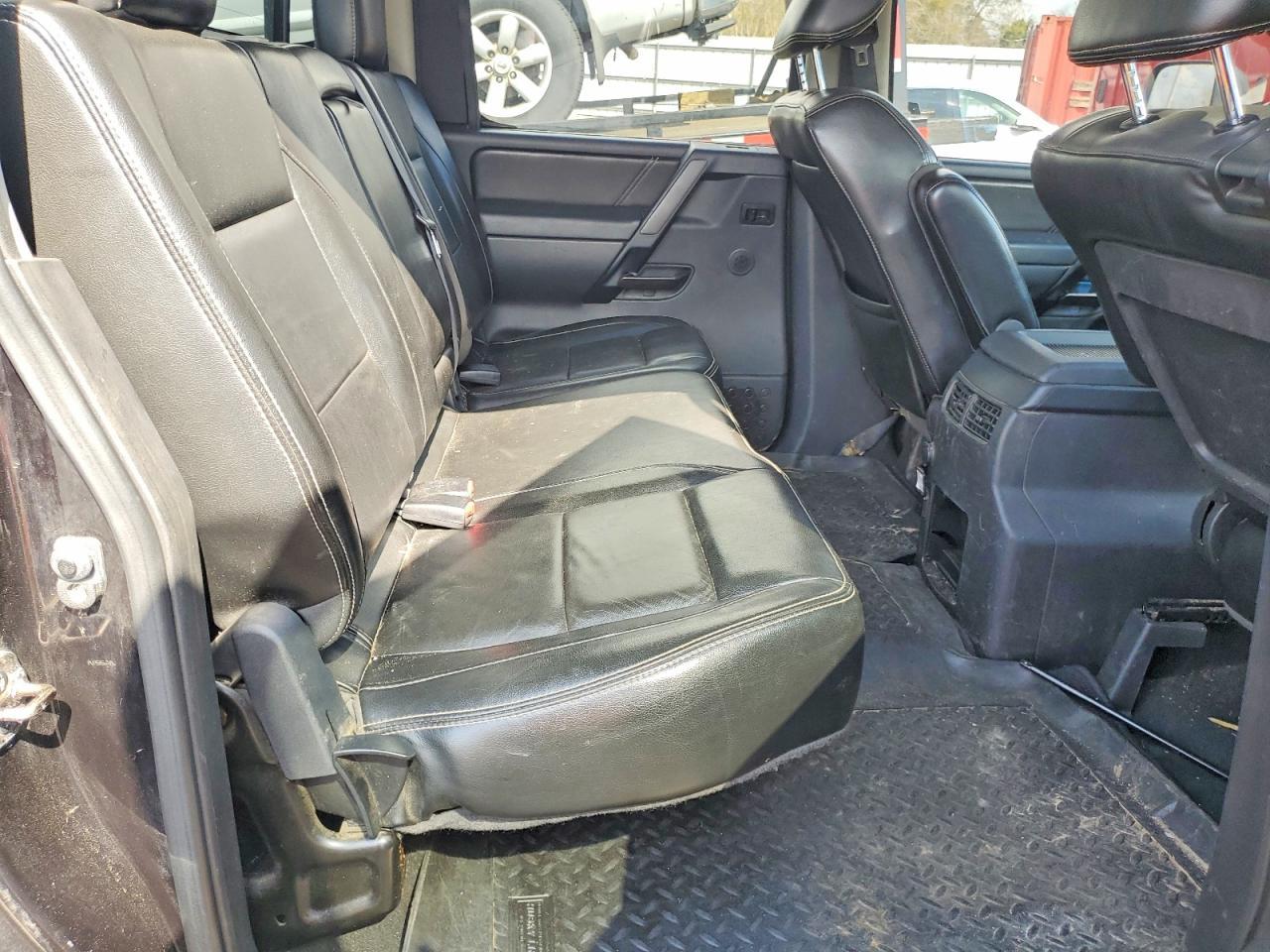 2013 Nissan Titan SV