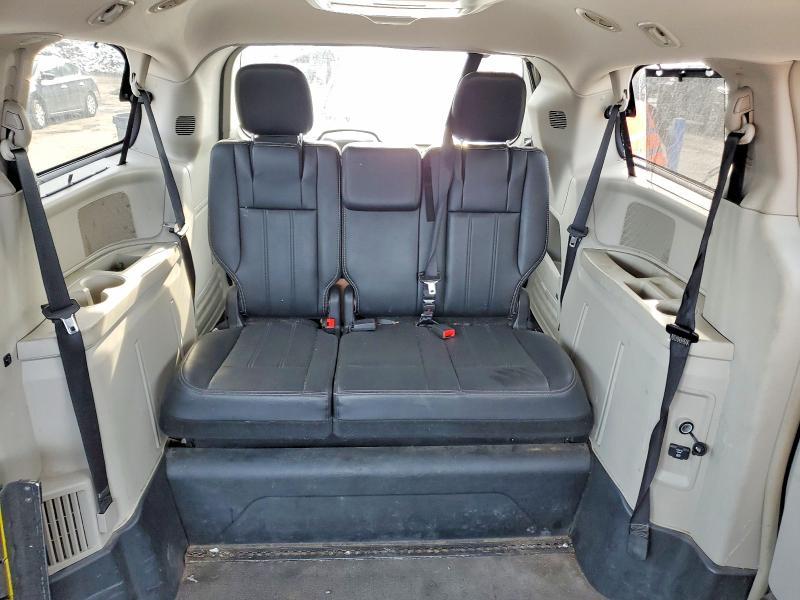 2011 Chrysler Town & Country Touring l