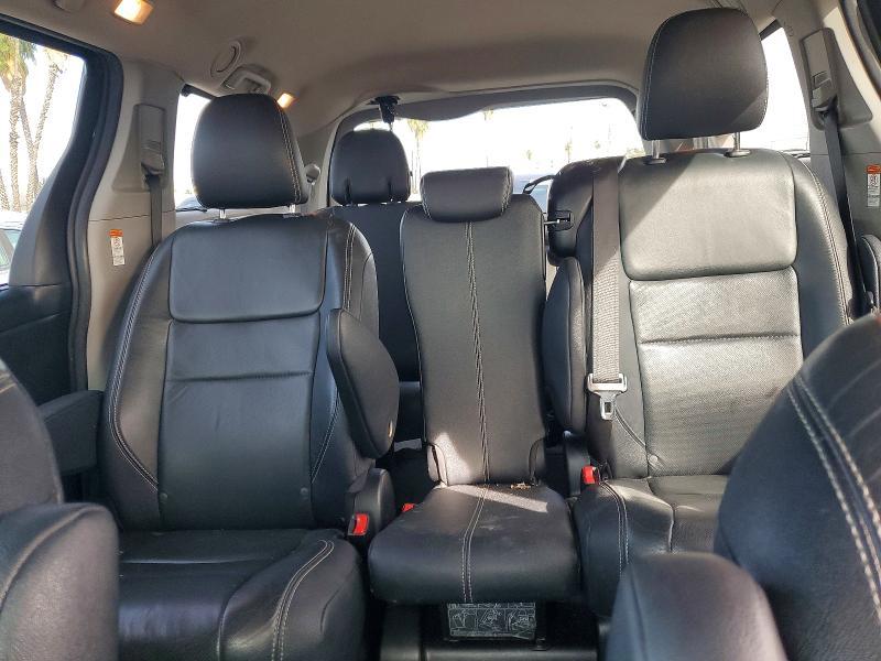 2016 Toyota Sienna se 8-passenger