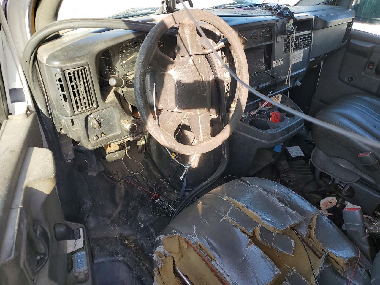 2003 Chevrolet Express Delivery Truck