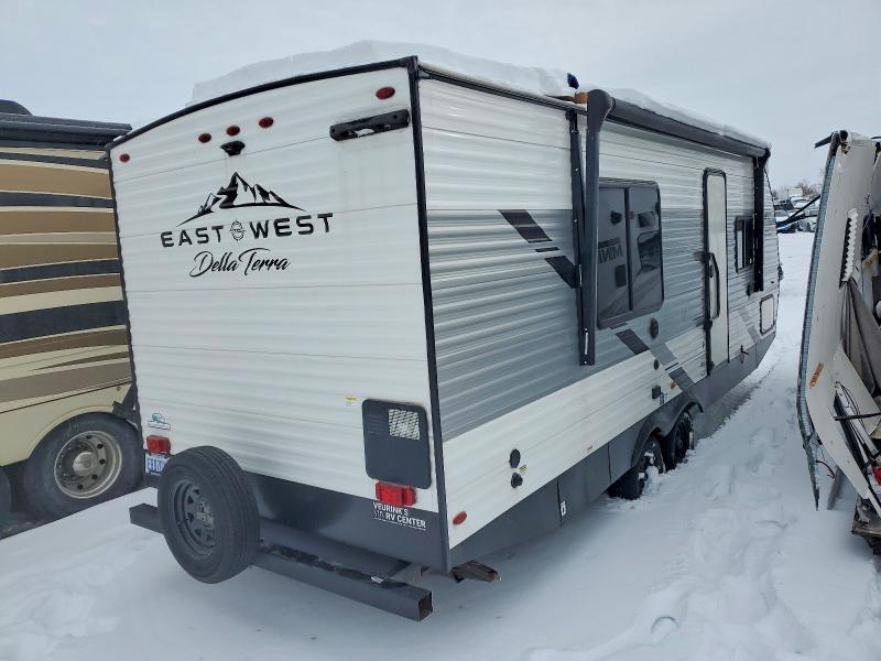 2022 East Manufacturing Della Terr-Camper