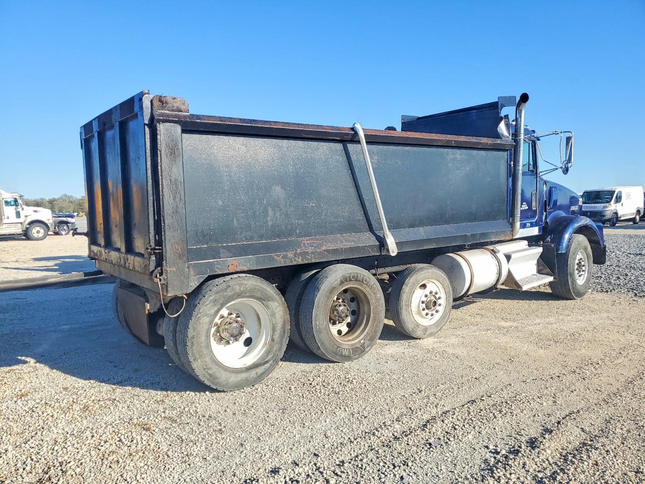 2005 Kenworth T800 Dump Truck