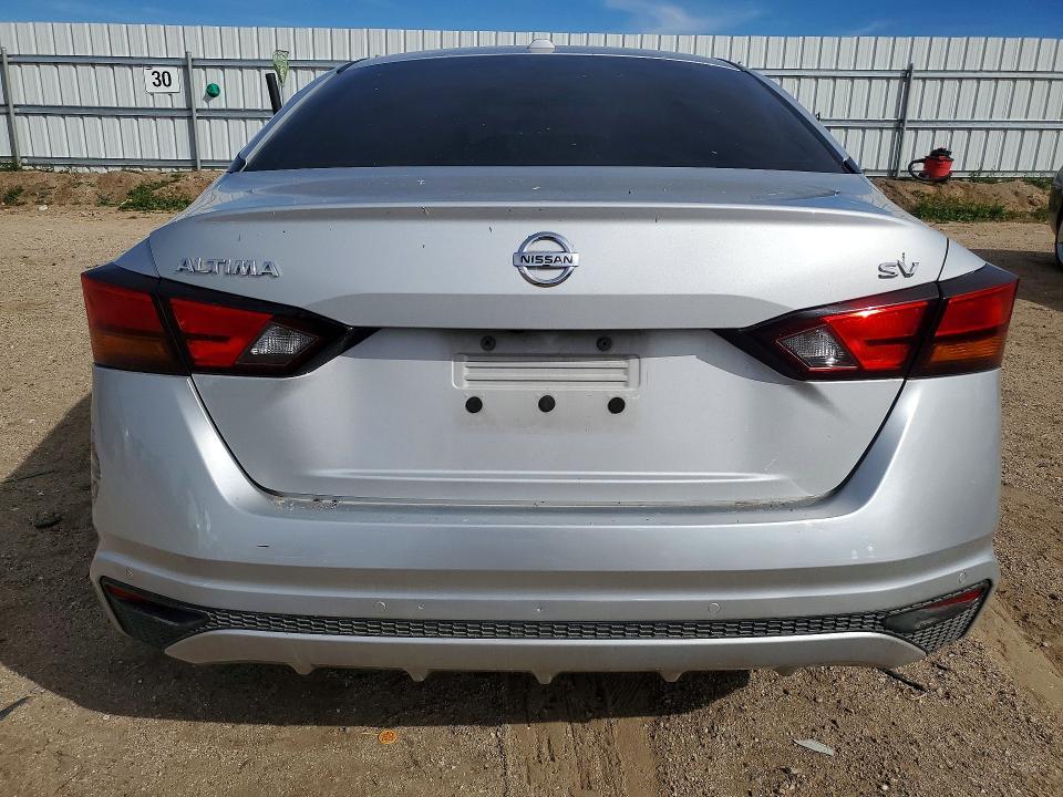 2021 Niss Altima 2.5 sv