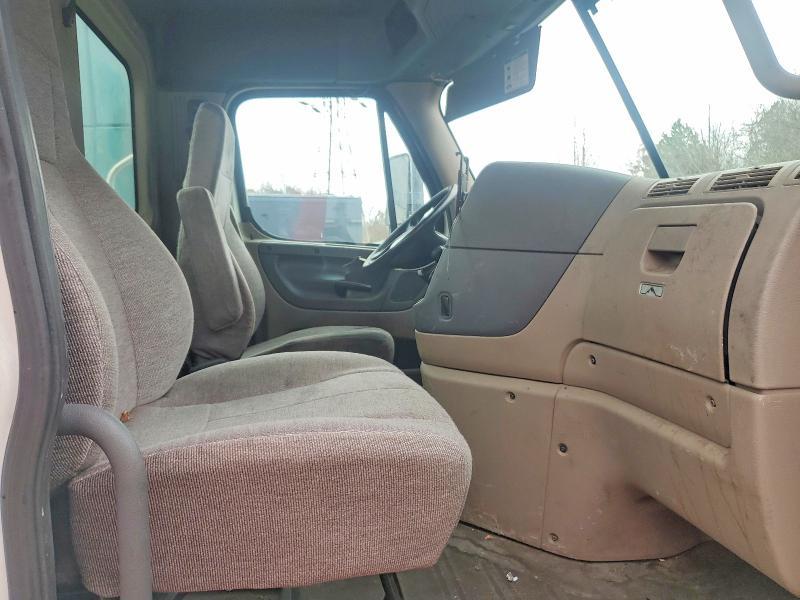 2016 Freightliner Cascadia 113 Semi Truck
