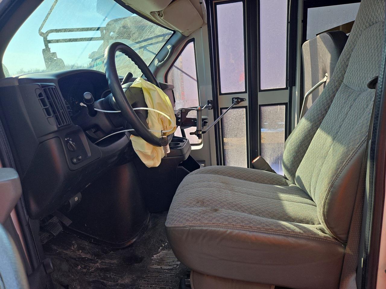 2007 GMC Savana CUT Shuttle Bus