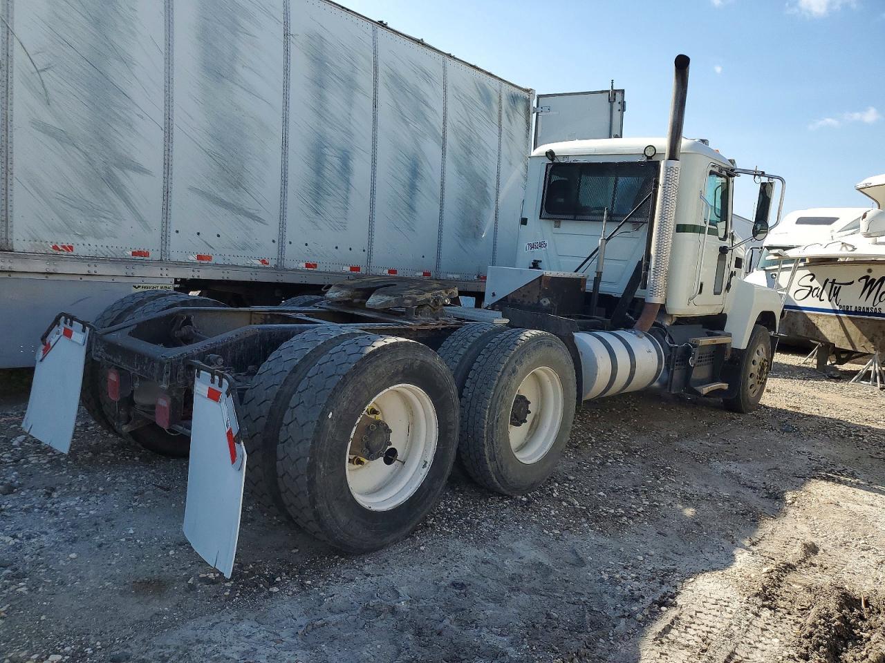 2020 Mack PI64T Semi Truck