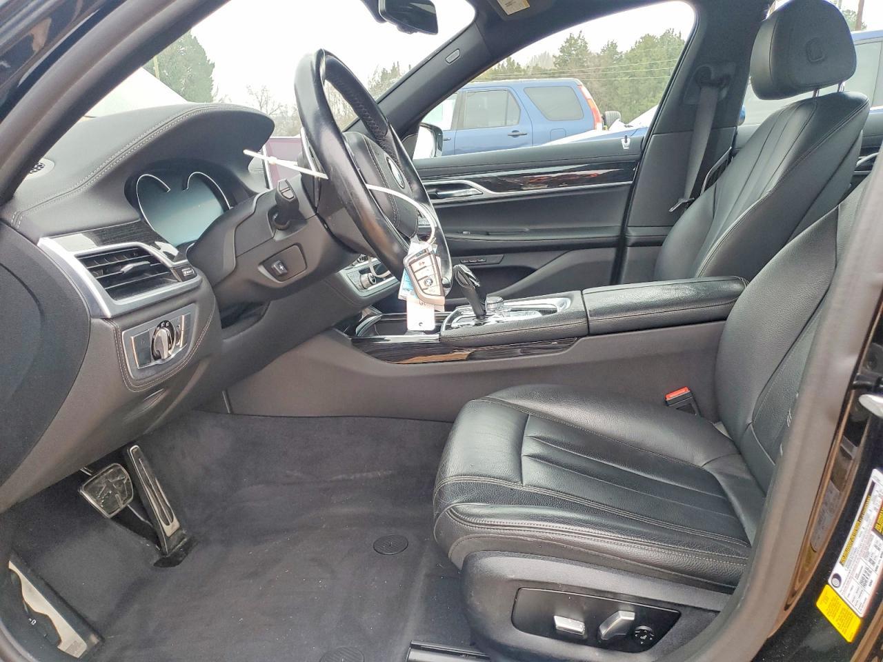 2019 BMW 740 i