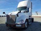 2017 Kenworth T680 Semi Truck