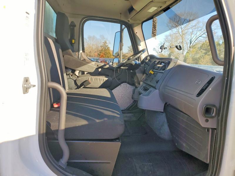2019 Freightliner Business Class M2 box Truck
