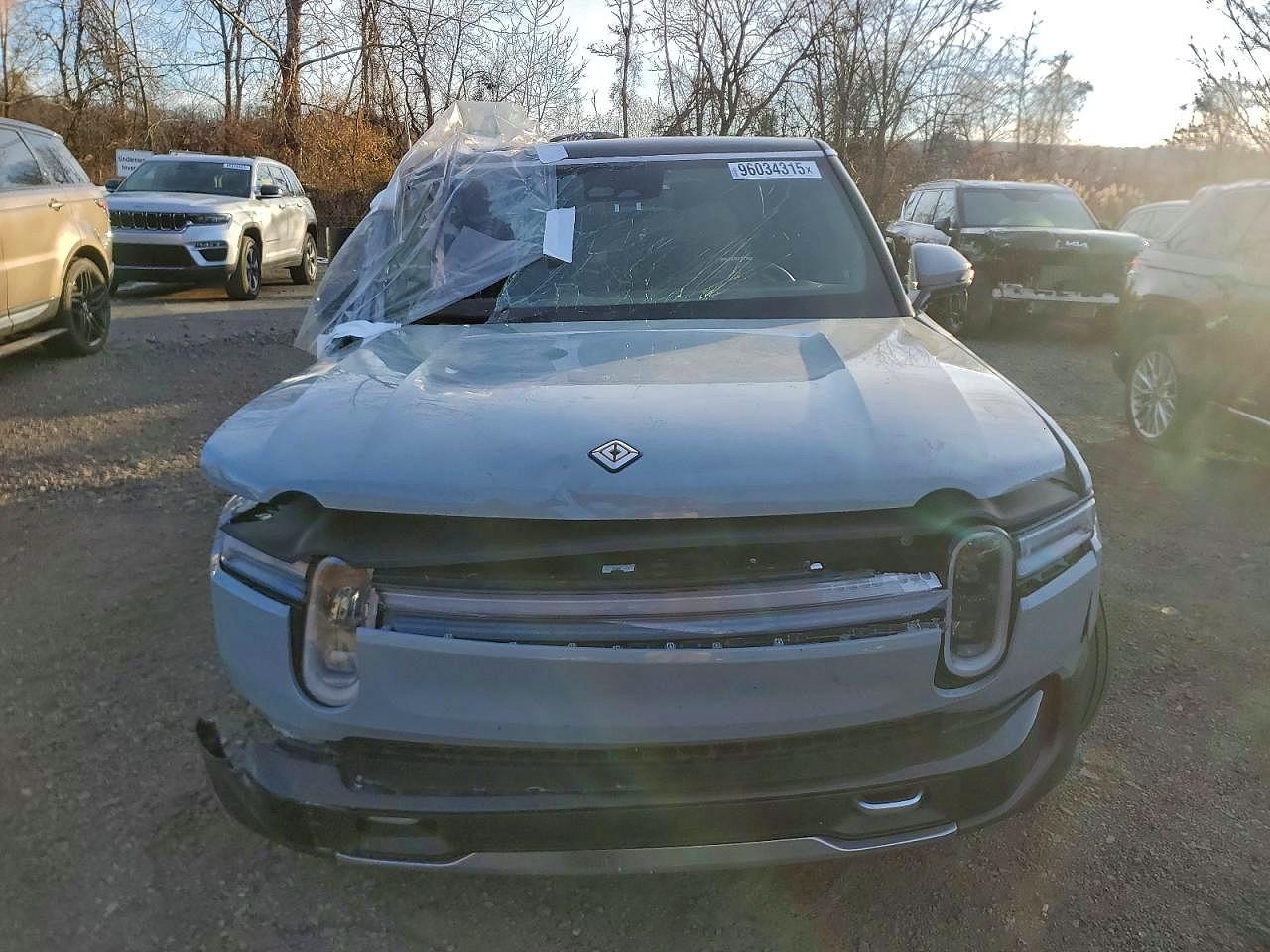 2025 Rivian R1S Adventure