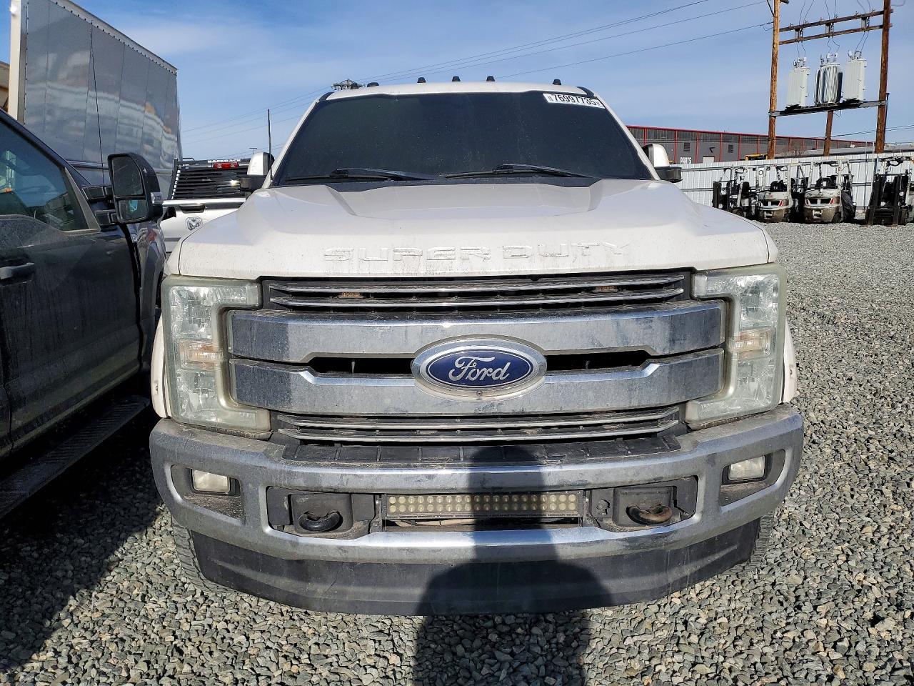 2017 Ford F350 Super Duty Flatbed Truck