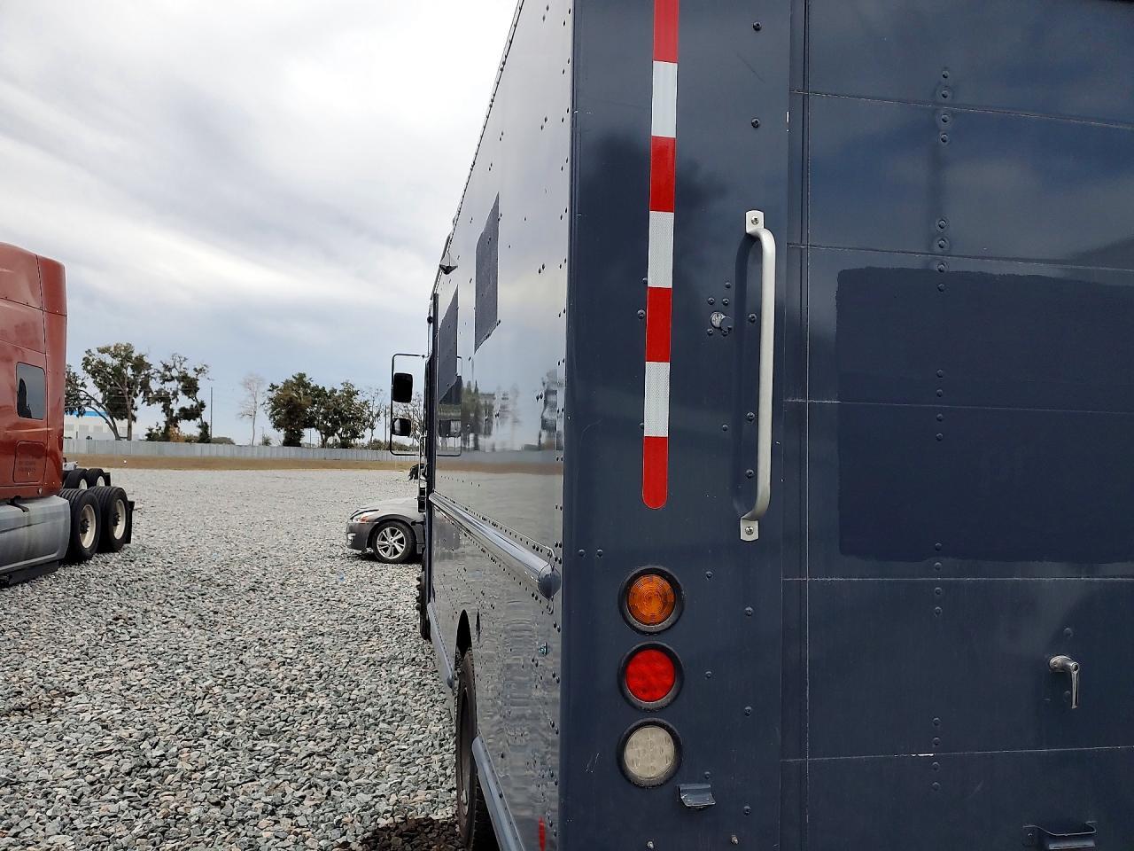 2020 Freightliner MT45G Chassis Delivery Truck