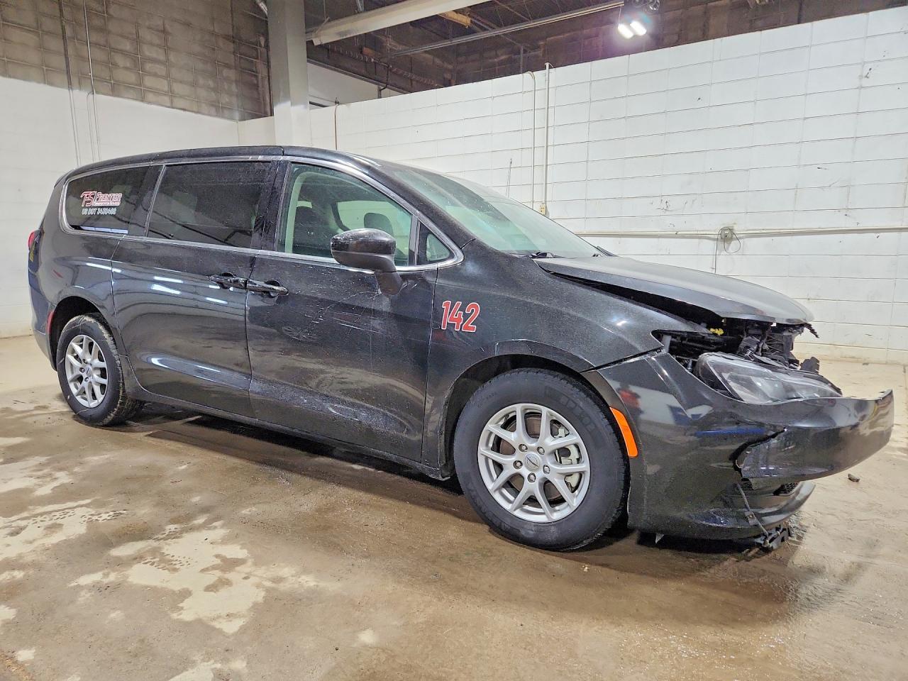 2022 Chrysler Voyager lx