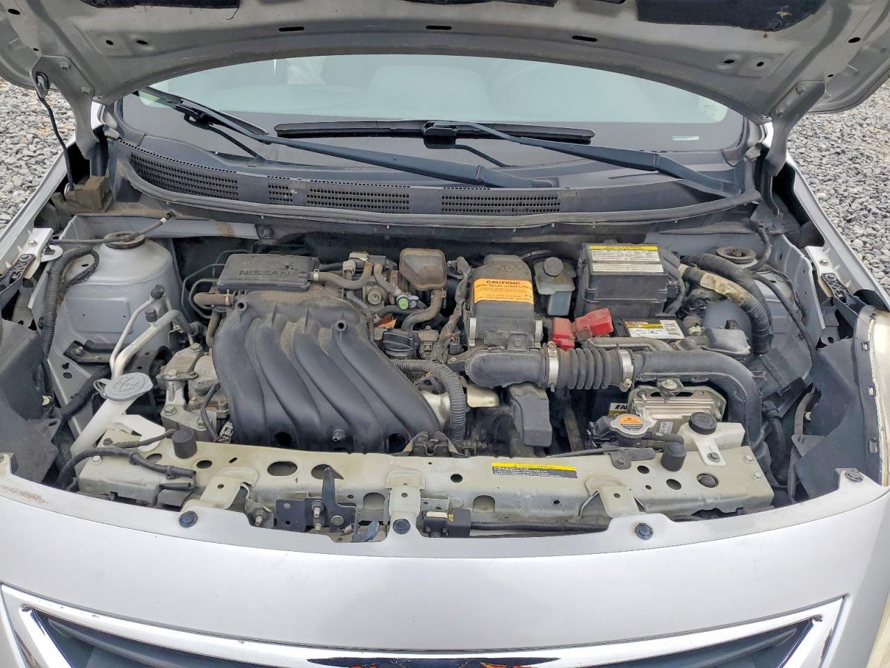 2013 Niss Versa s