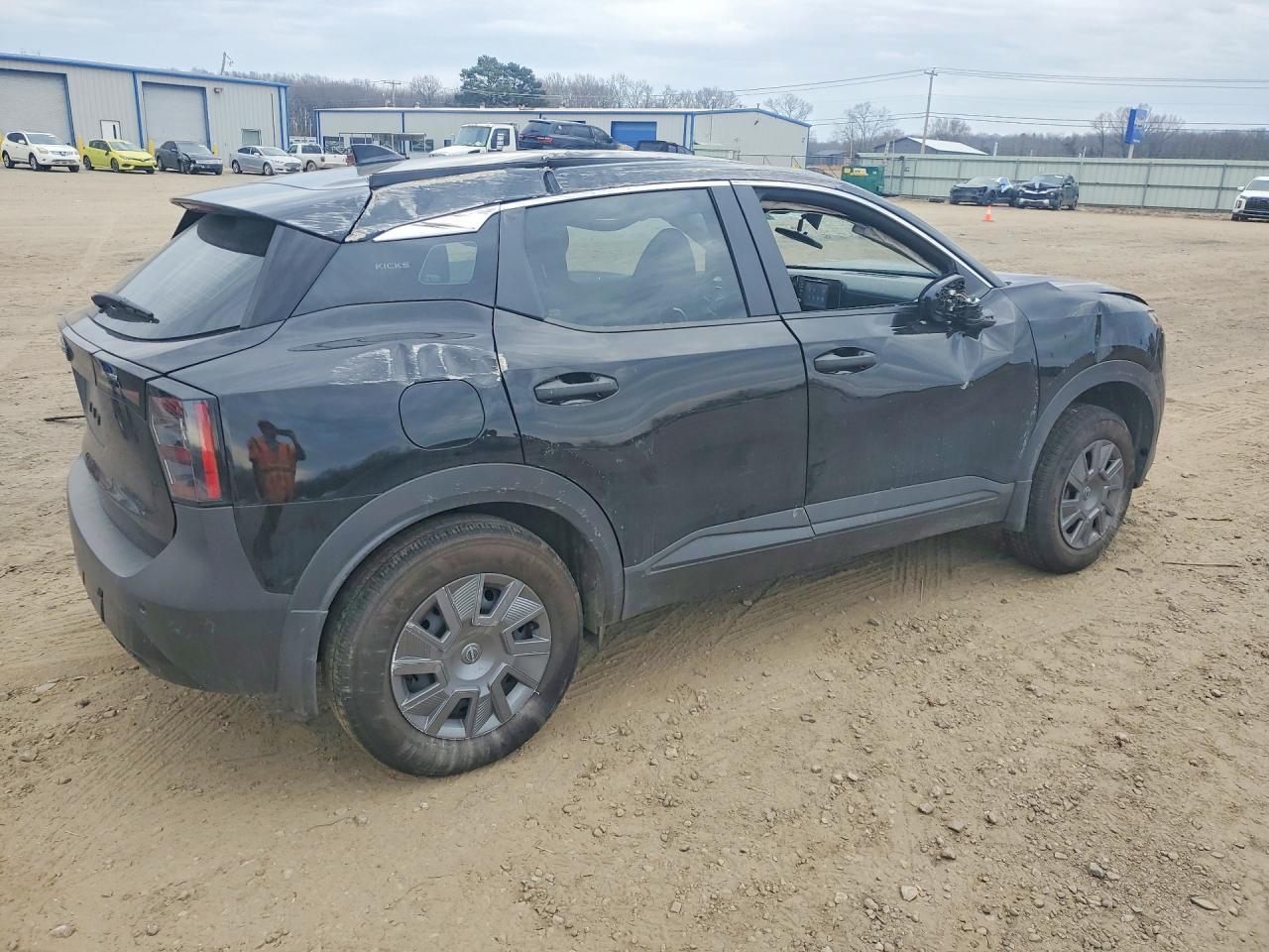 2025 Nissan Kicks s