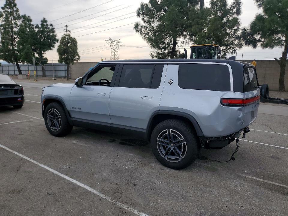2025 Rivian R1S Adventure