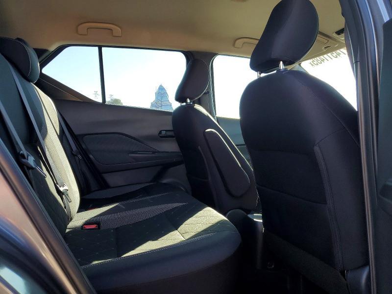 2018 Nissan Kicks s