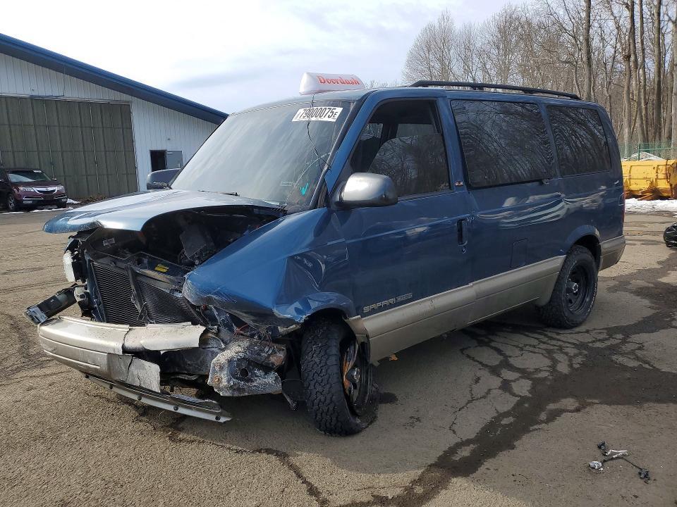 2002 GMC Safari xt