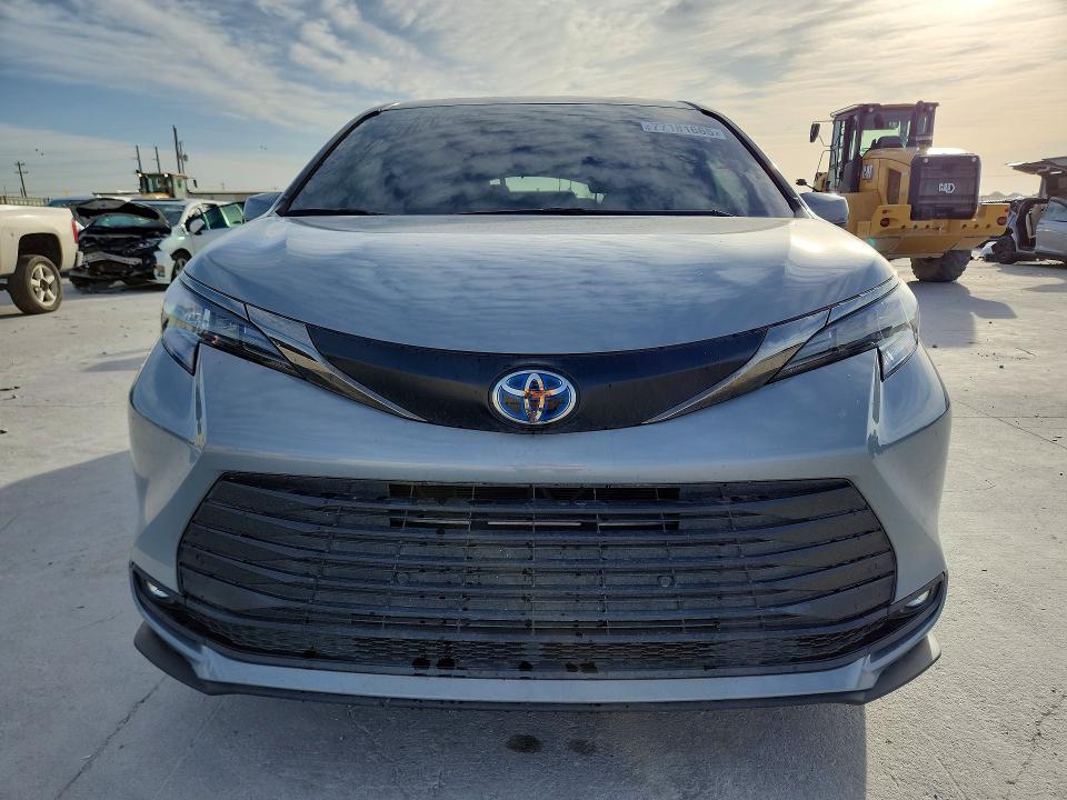 2022 Toyota Sienna xle