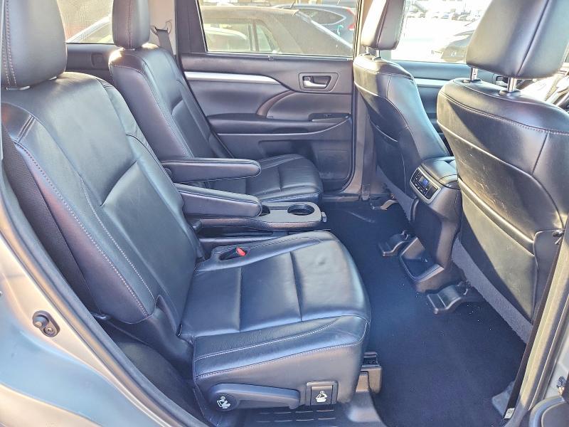 2017 Toyota Highlander se