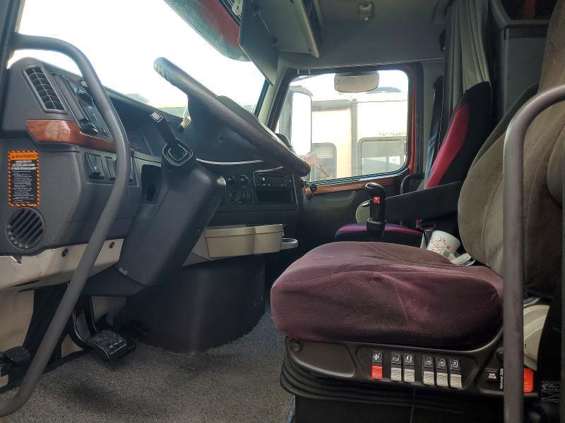 2011 Volvo VNL Semi Truck