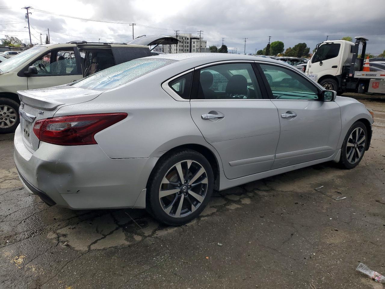 2017 Niss Altima