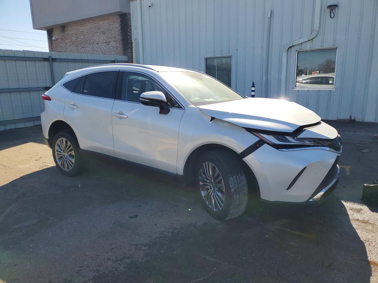 2024 Toyota Venza le