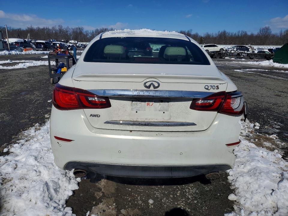 2015 Infiniti Q70 3.7