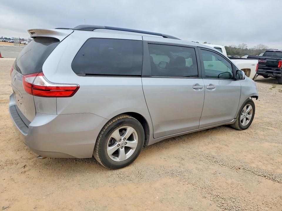 2016 Toyota Sienna le