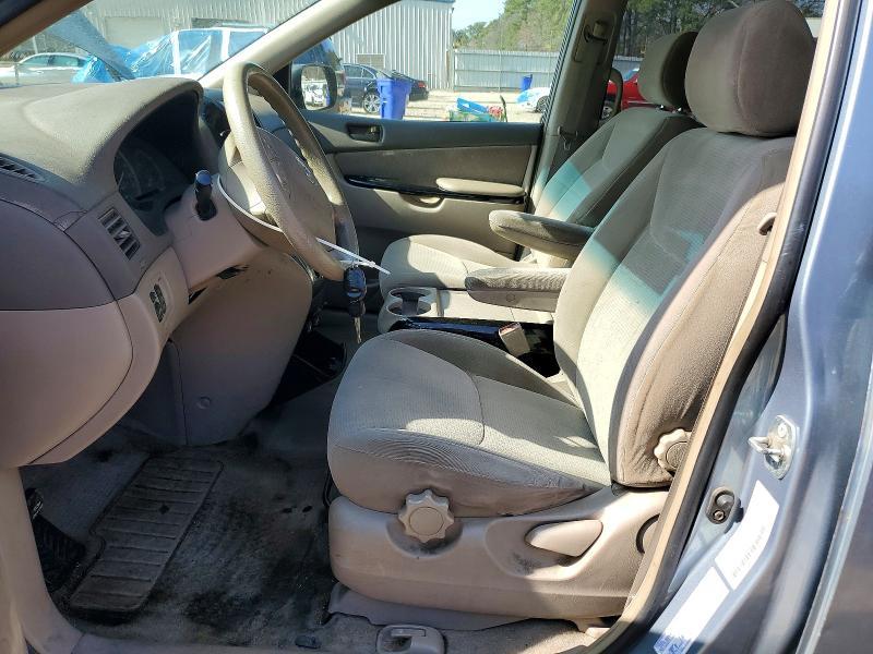 2004 Toyota Sienna le 7 Passenger