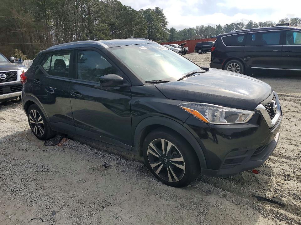 2020 Nissan Kicks sv