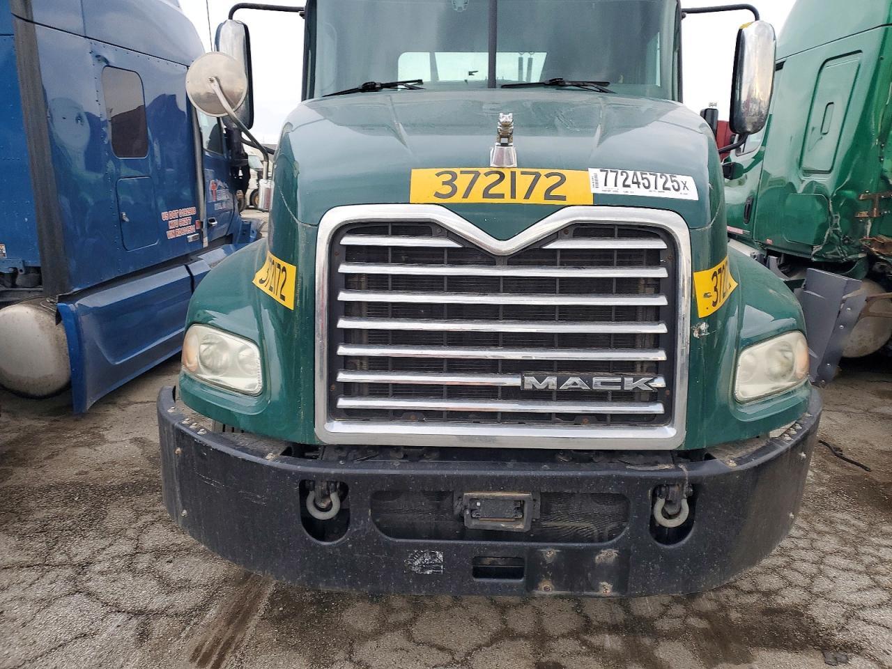 2018 Mack CXU613 Semi Truck
