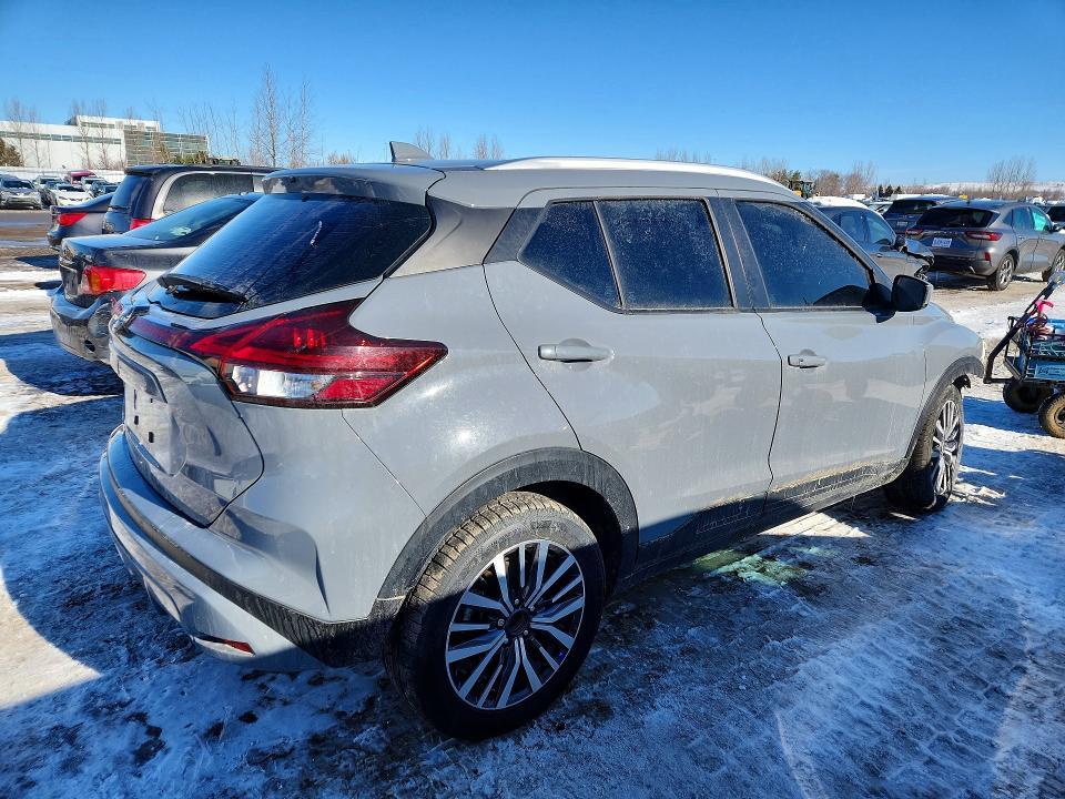 2025 Nissan Kicks Play sv
