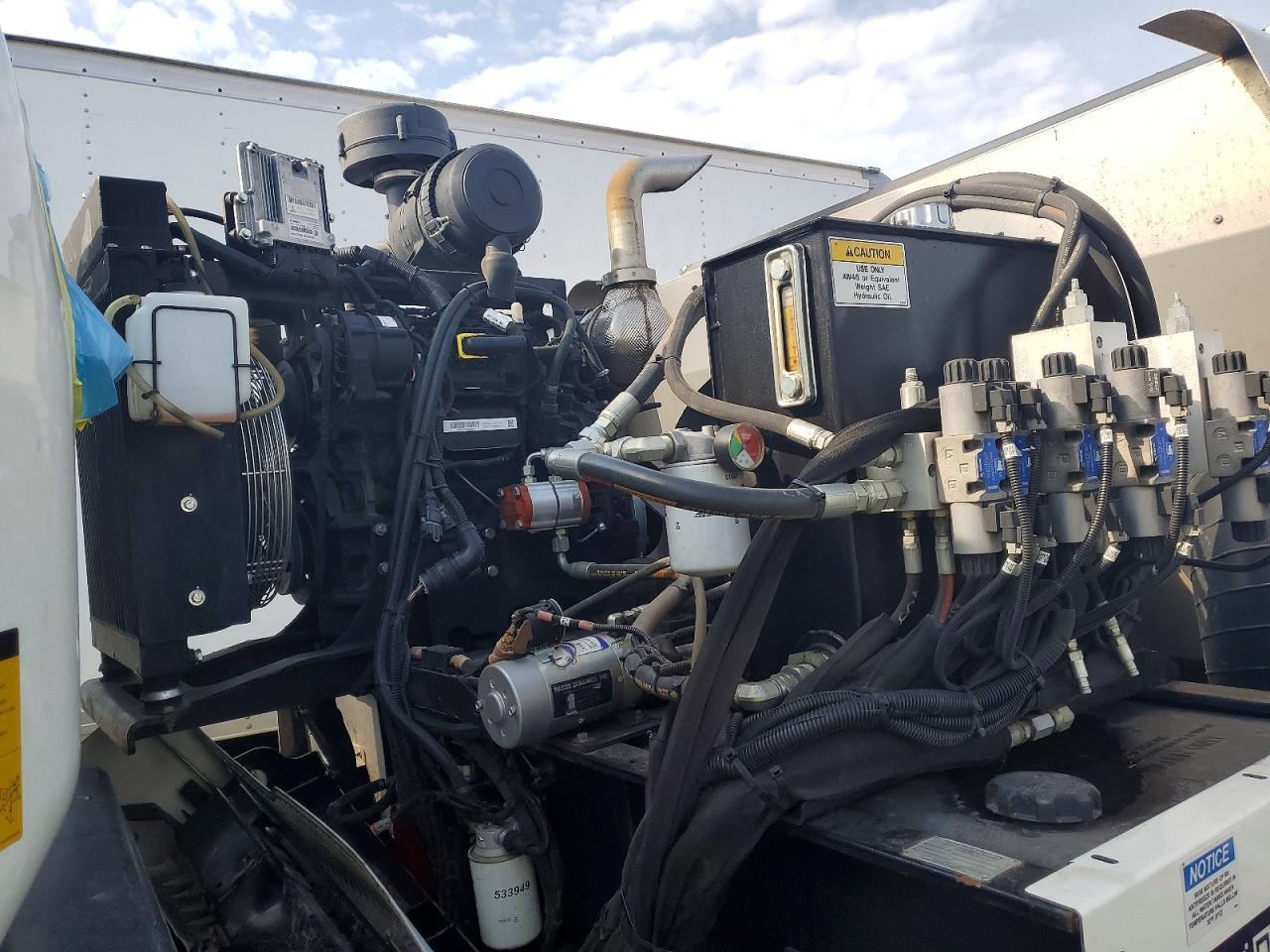 2023 Isuzu NPR HD