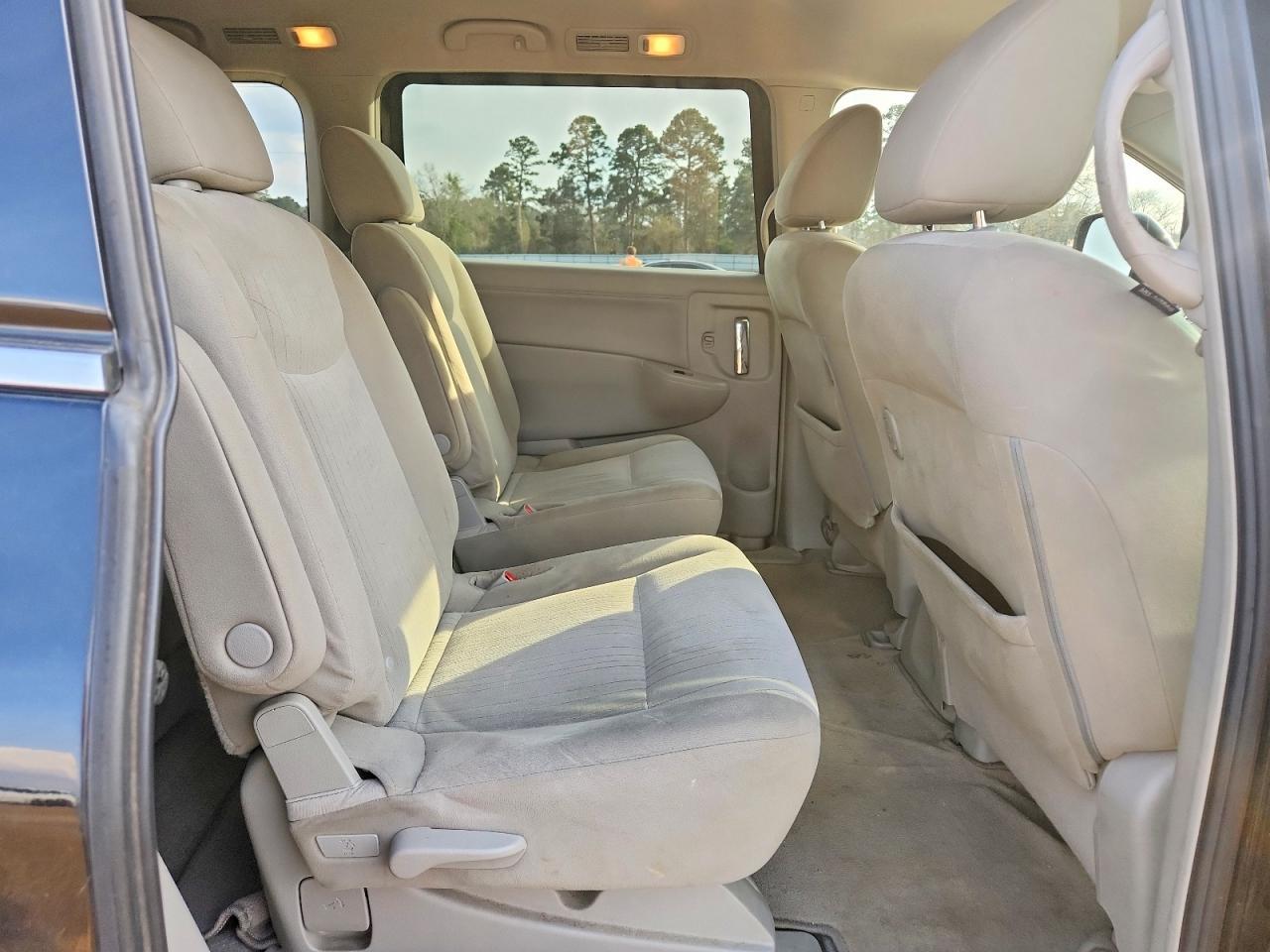 2015 Nissan Quest s