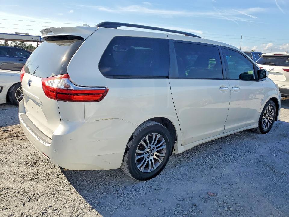 2018 Toyota Sienna xle 8-passenger