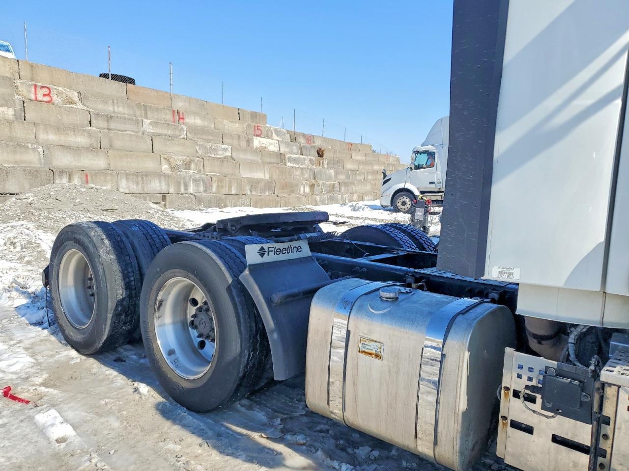 2020 Volvo VNR Semi Truck