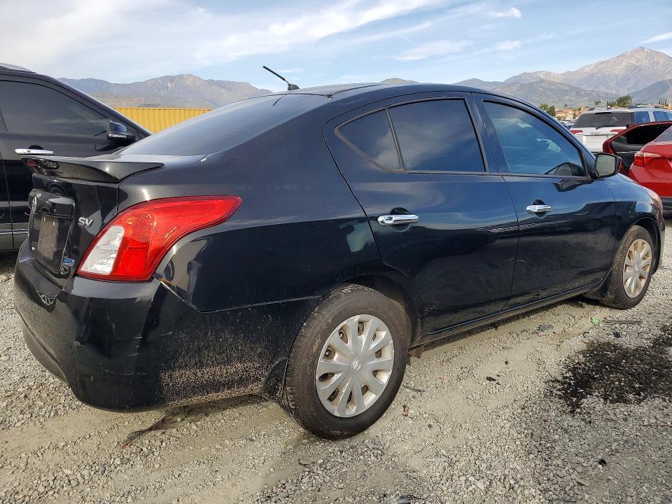 2015 Nissan Versa s