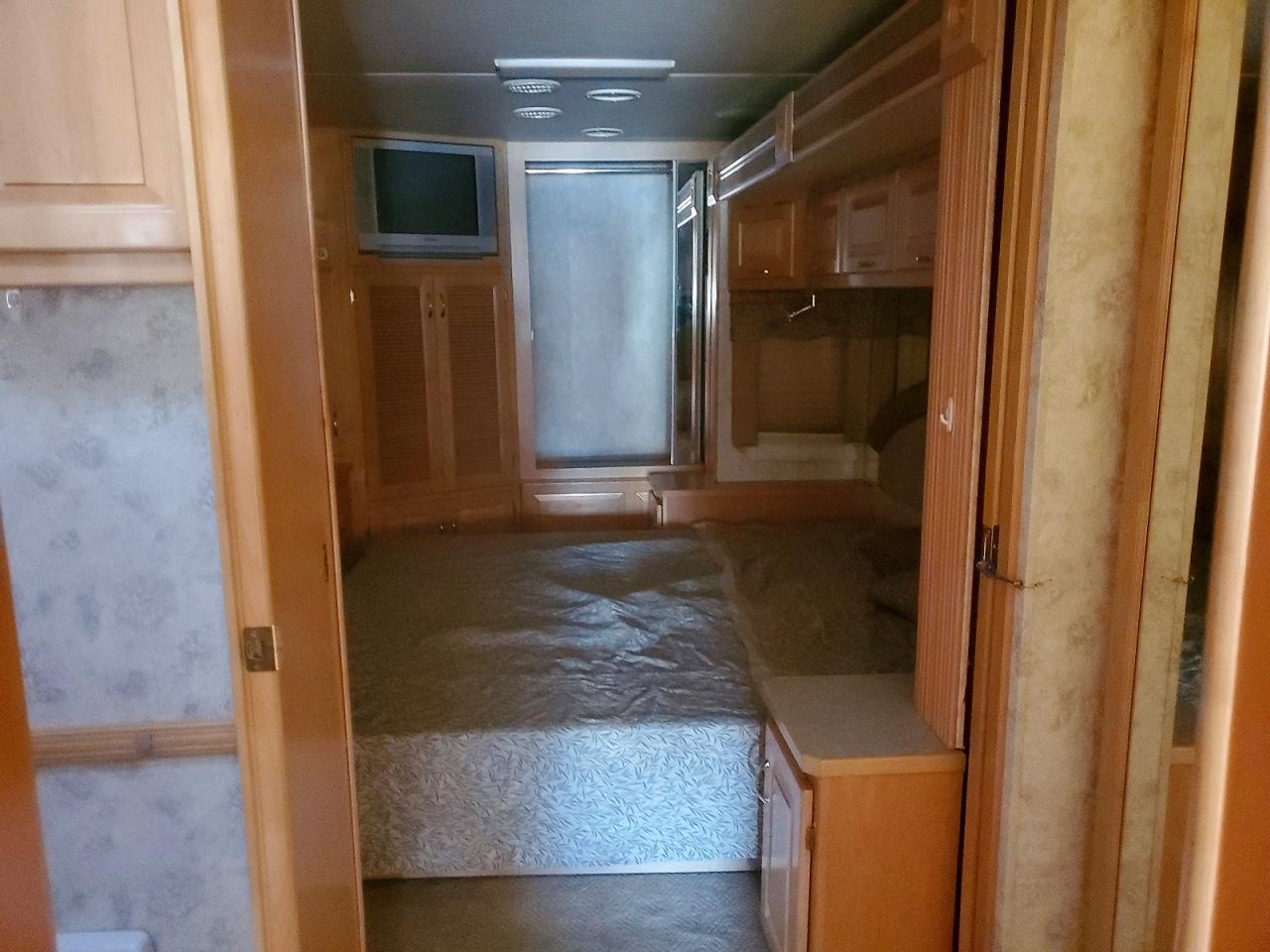 2004 Spartan Motors Motorhome 4VZ