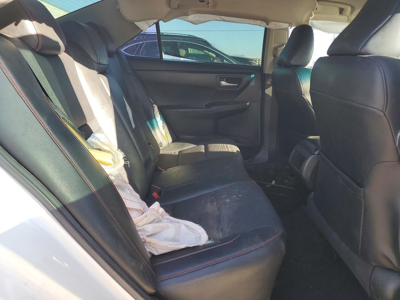 2016 Toyota Camry le