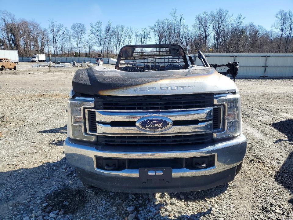 2019 Ford F350 Super Duty Flatbed Truck