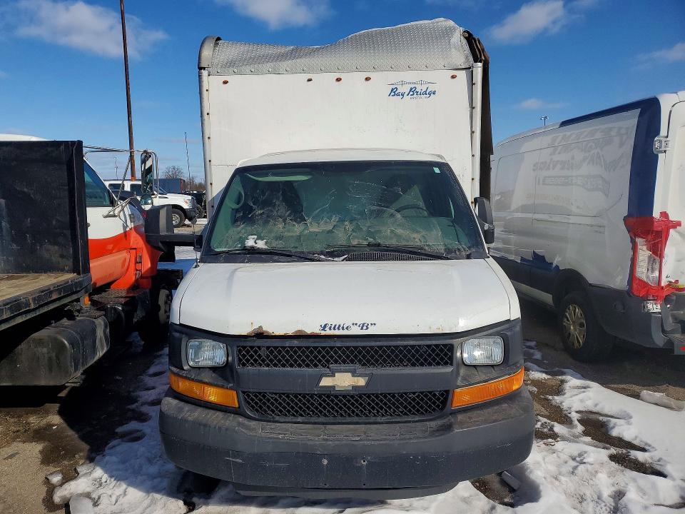 2015 Chevrolet Expres box Truck