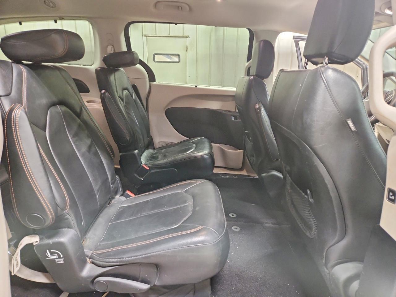 2017 Chrysler Pacifica Touring l