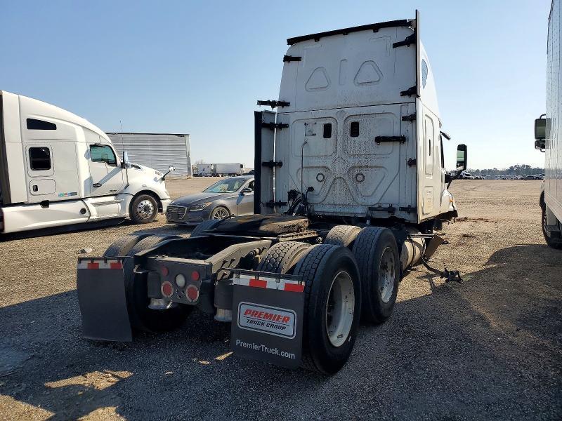 2016 Freightliner Cascadia 126 Semi Truck
