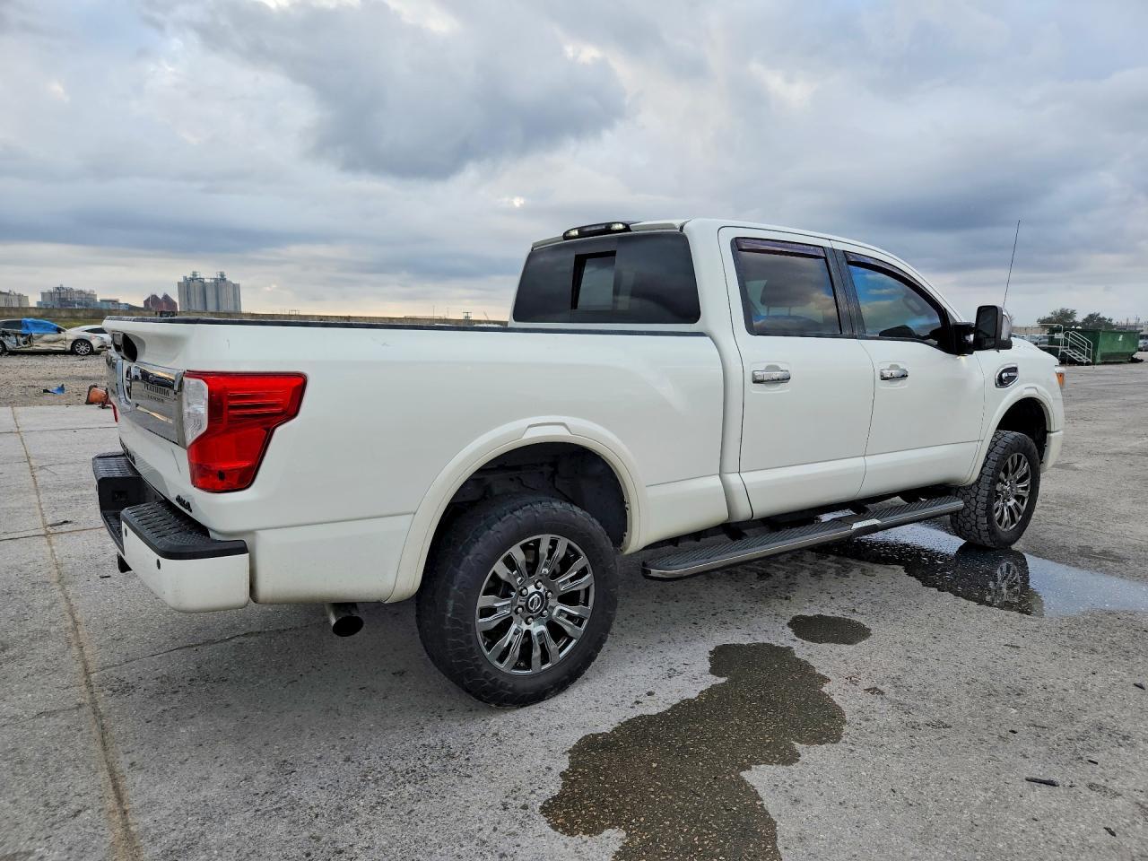 2016 Nissan Titan XD SL