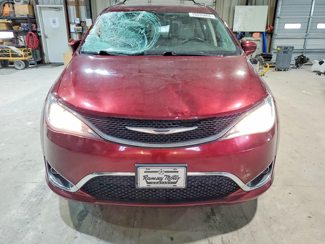 2017 Chrysler Pacifica Touring l